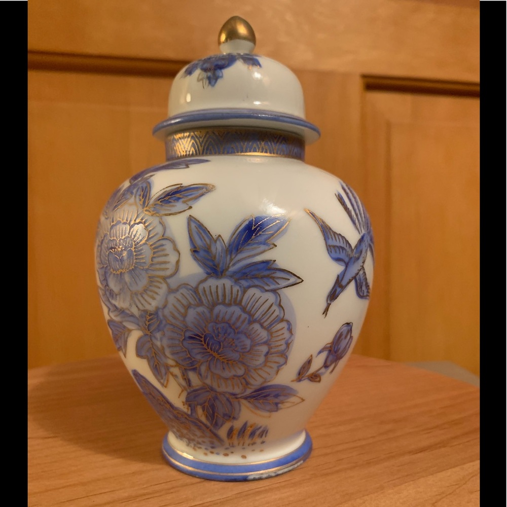 VTG Andrea by Sadek Handpainted Ginger jar & Lid
